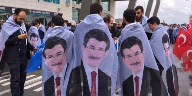 Konyalılar Davutoğlu için havalimanına koştu