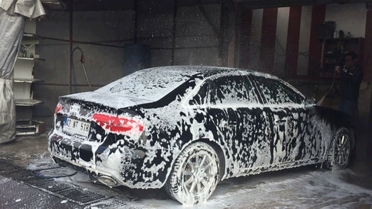 Konya'nın ilk 'oto yıkamacı ablası' oldu! Hayallerinin peşinden gitti