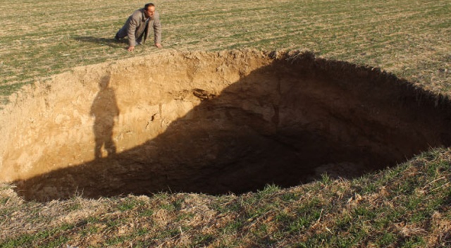 Konya'nın Karapınar ilçesinde yeni obruk oluştu