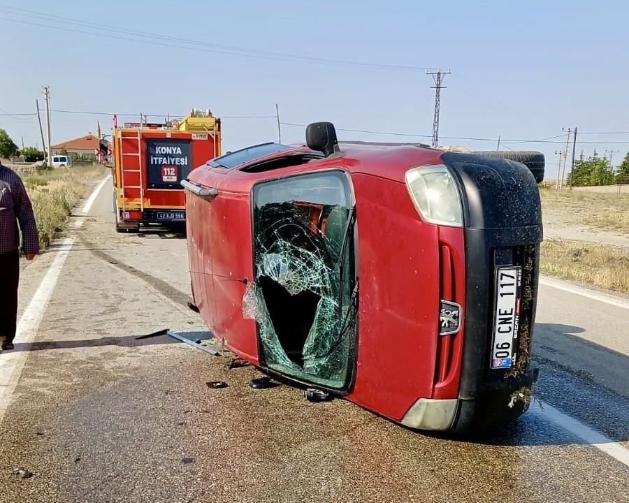 Konya’nın Kulu ilçesinde otomobil devrildi