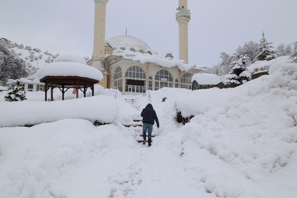 Konya’nın yüksek kesimlerinde kar etkili oluyor 