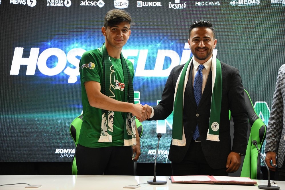 Konyaspor, Ali Karakaya ile profesyonel sözleşme imzaladı 