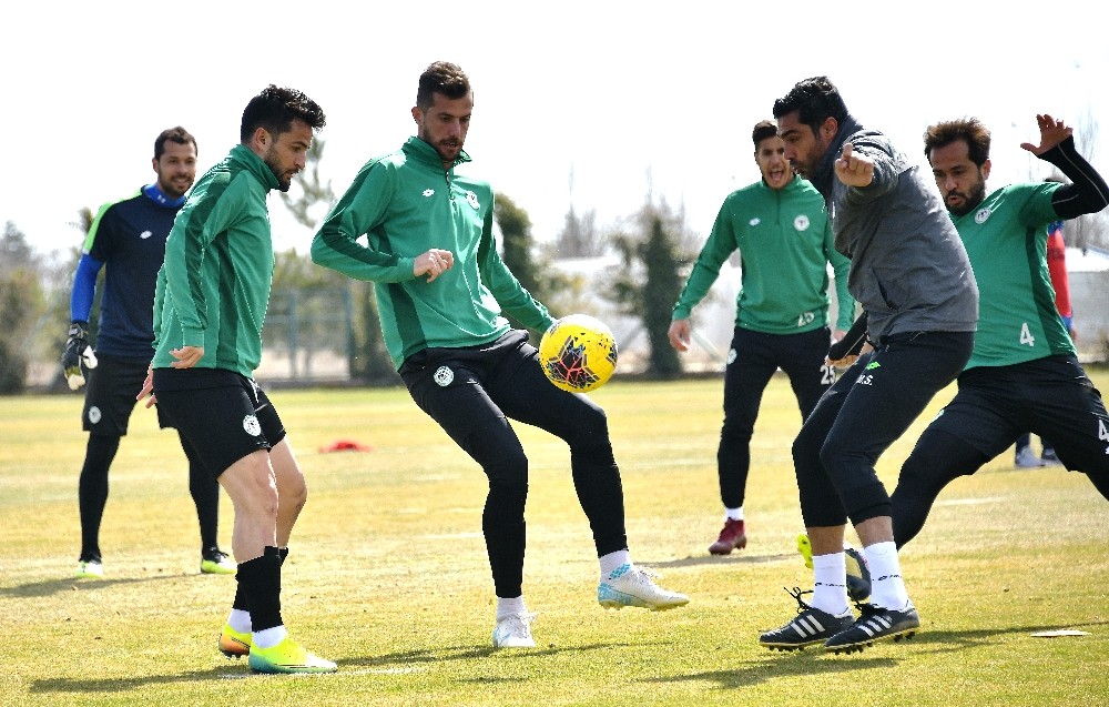 Konyaspor, Fenerbahçe hazırlıklarını sürdürüyor 