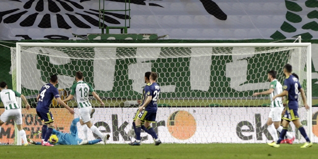 Konyaspor Fenerbahçe'yi tek golle mağlup etti!