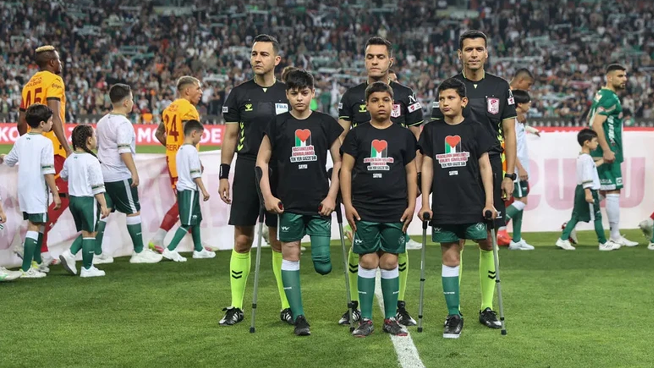 Konyaspor - Galatasaray maçında Gazzeli gazi çocuklar sahada!