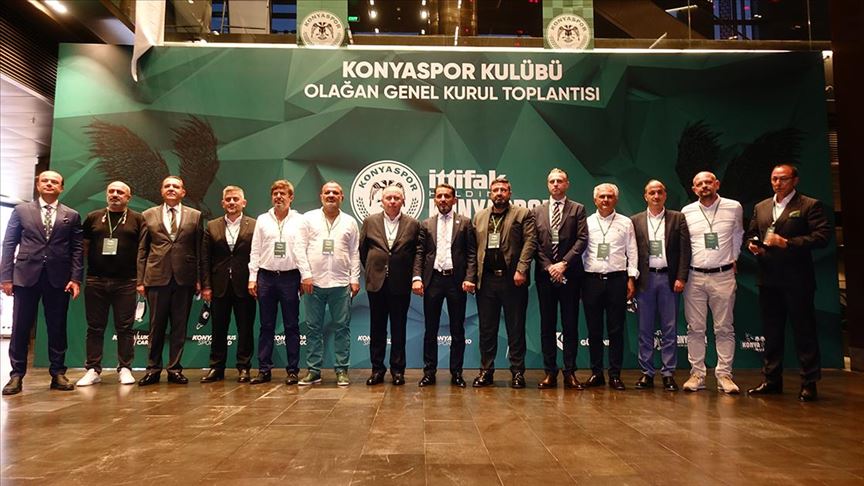 Konyaspor'da başkan Hilmi Kulluk güven tazeledi