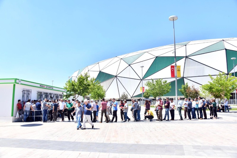 Konyaspor’da yeni sezon kombineleri satışa çıktı 