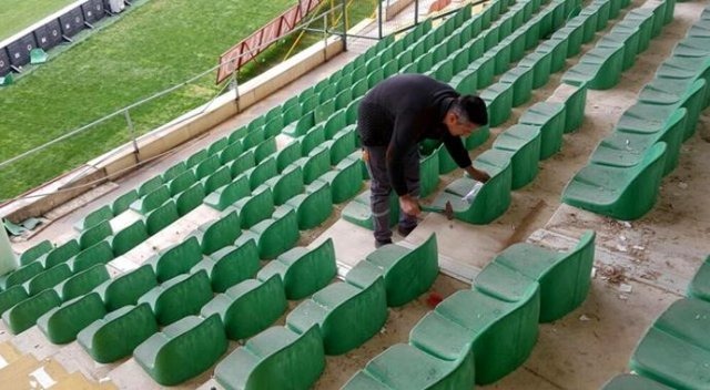 Konyasporlu taraftarlar stadı savaş alanına döndürdü