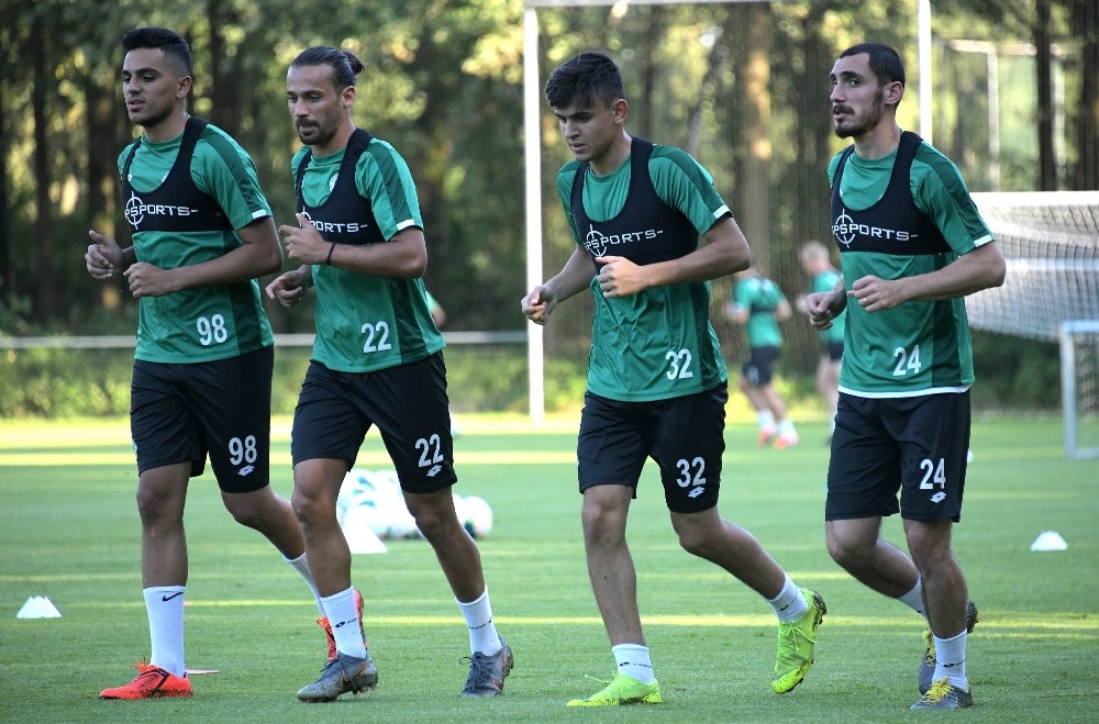 Konyaspor’un Hollanda kampı başladı 