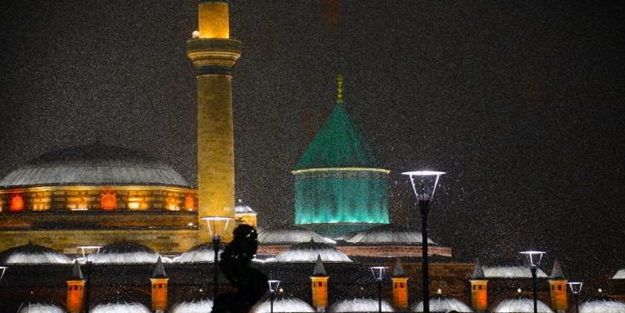 Konya'ya kar yağdı