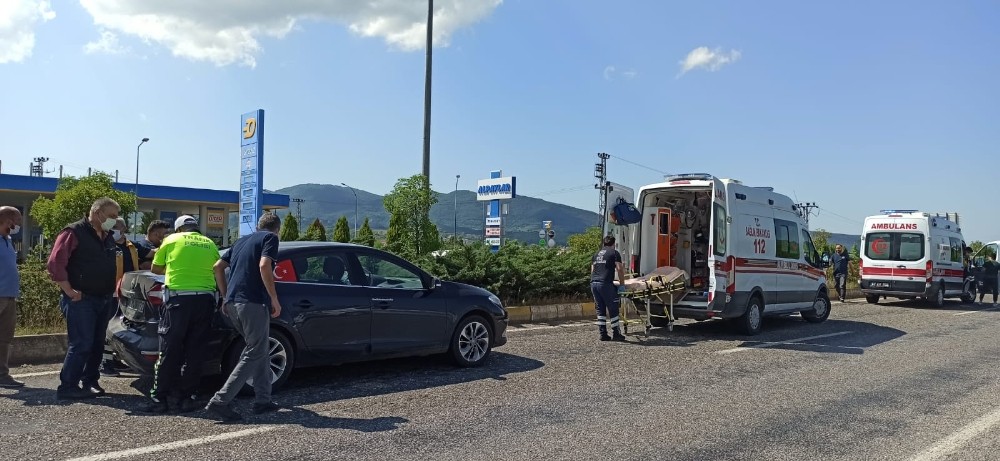 Köpeğe çarpmamak için kaza yaptı 