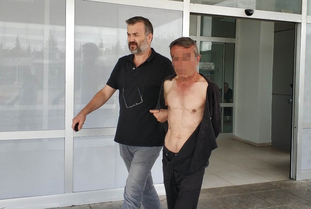 Köpeğini gezdirmeye çıkaran genci bıçaklayan zanlı yakalandı 