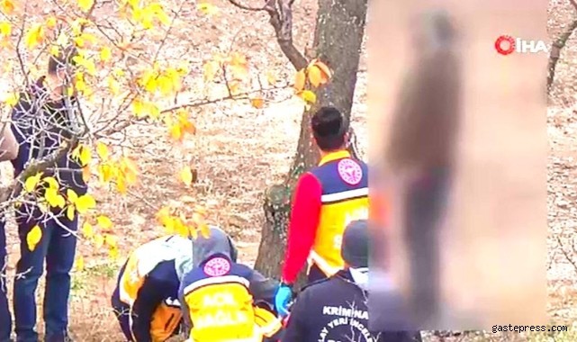 Köpek gezdiren vatandaşlar fark etti: Ağaca asılı halde bulundu