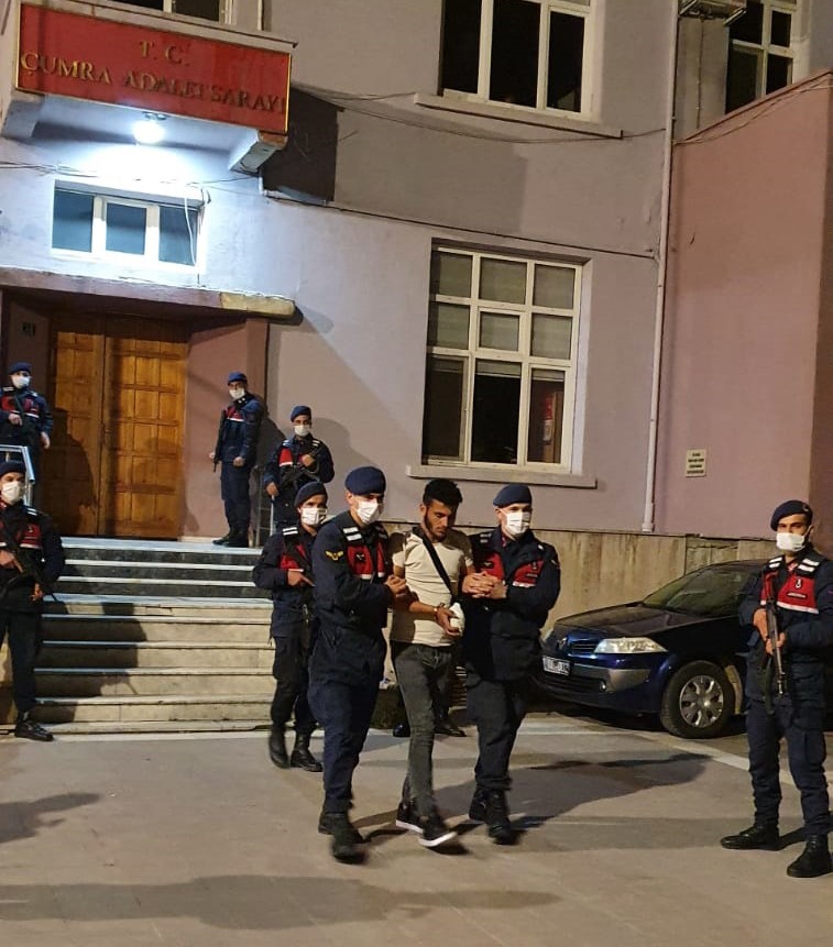 Köpek kavgasında baba ve oğlu öldüren zanlı tutuklandı 