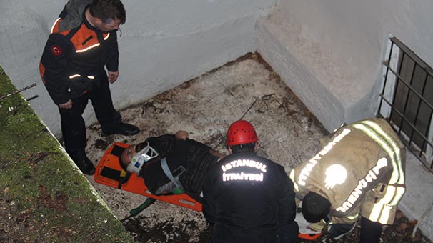 Köpeklerden kaçarken 3 metrelik duvardan düştü