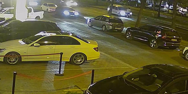 Köpeklerden kaçarken canından oluyordu! Yasaya uymayan CHP'li belediyeler bu görüntüden haz mı alıyorsunuz?