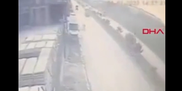 Köpekten kaçan minik çocuk minibüsün altında kalarak can verdi