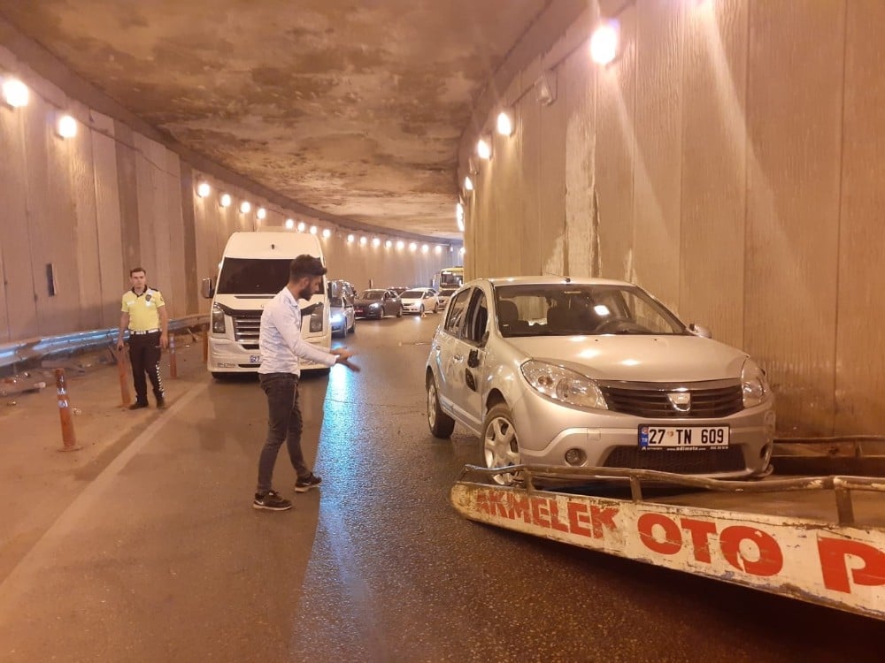 Köprü altında kaza: 1 yaralı 