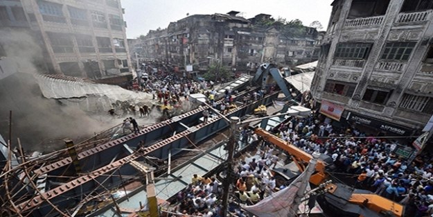 Köprü çöktü: 38 ölü