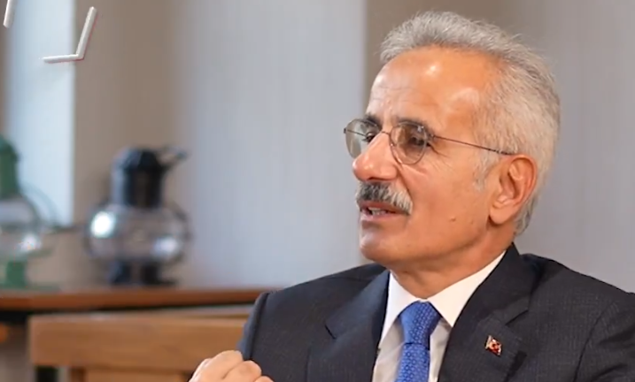 Köprü ve tünellerde geçiş garantisi zarar ediyor mu? Bakan Uraloğlu rakamlarla cevap verdi!