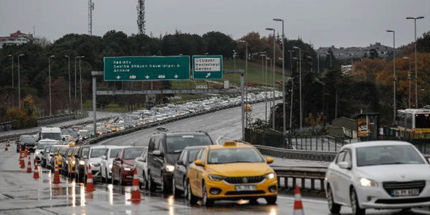 Köprüde kısıtlama denetiminde uzun kuyruklar oluştu