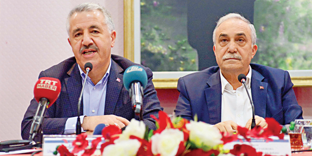 Köprüden kaçak geçen çift ceza yiyecek