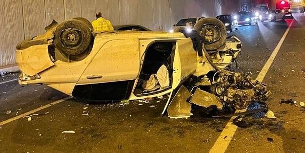 Köprülü kavşaktan alt yola düştü! 1 yaralı