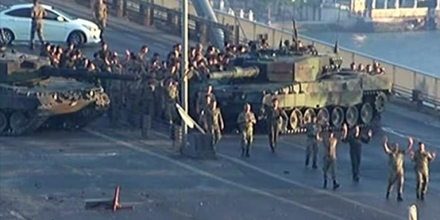 Köprüyü kapatan askerler serbest bırakıldı