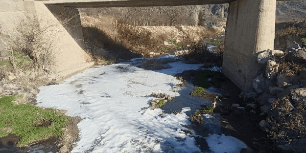Köpürmeye ve kötü koku yaymaya başladı! Ekipler harekete geçti