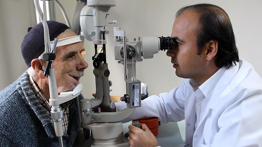 Kör olan gözü 35 yıl sonra gördü