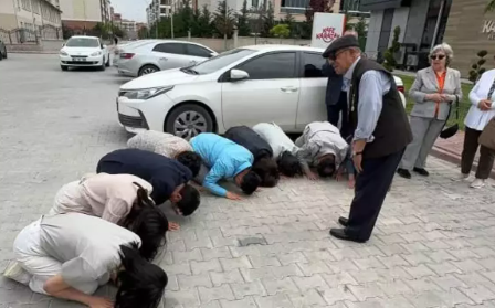 Kore gazisinin önünde böyle eğildiler! Güney Kore’den vefa örneği