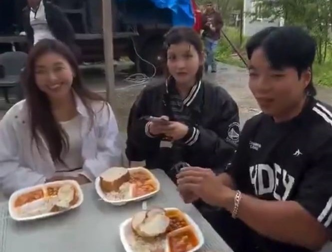 Koreli turistlere şok: Hem yemeğe davet ettiler hem de paralarını aldılar