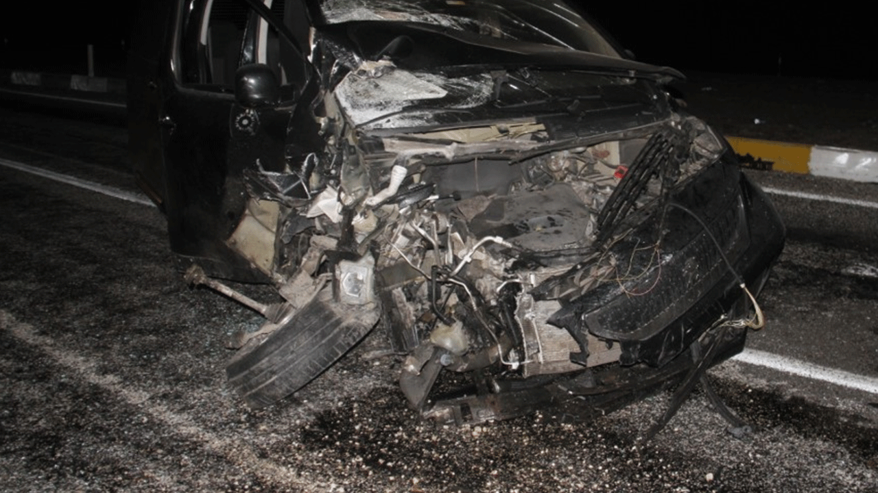 Koreli turistleri taşıyan minibüs ile otomobil çarpıştı: Ölü ve yaralılar var!