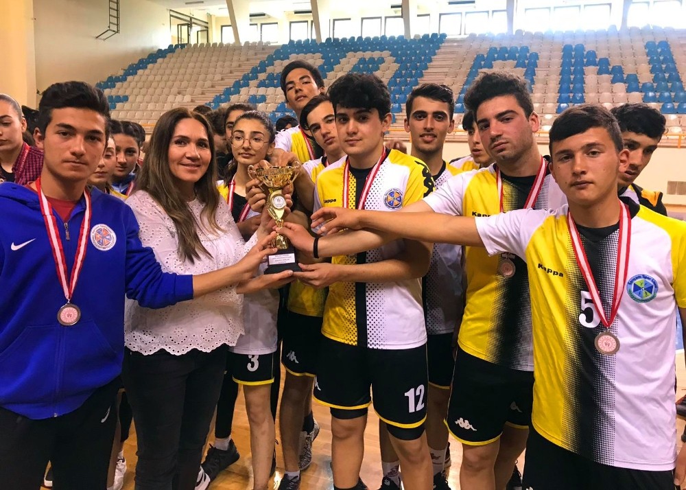 Korfbolda Şehit Ahmet Mehmet Oruç Spor Lisesi şampiyon 