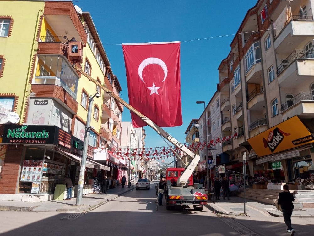 Körfez bayraklarla donatıldı 