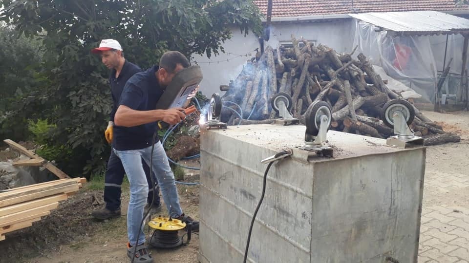 Körfez Belediyesi’nden çöp konteynerlerine bakım 