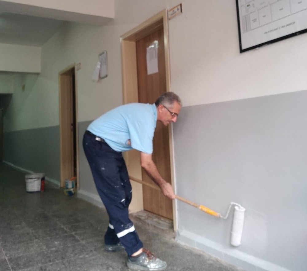 Körfez Belediyesi’nden okullara tadilat desteği 