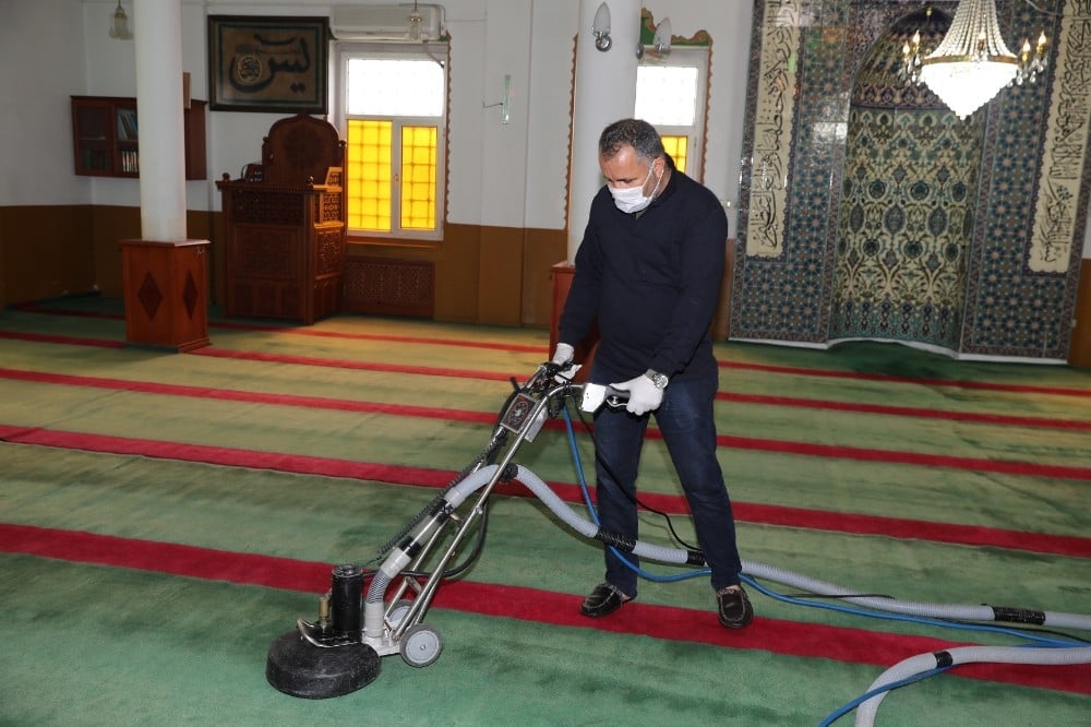 Körfez’de 82 cami temizlendi 