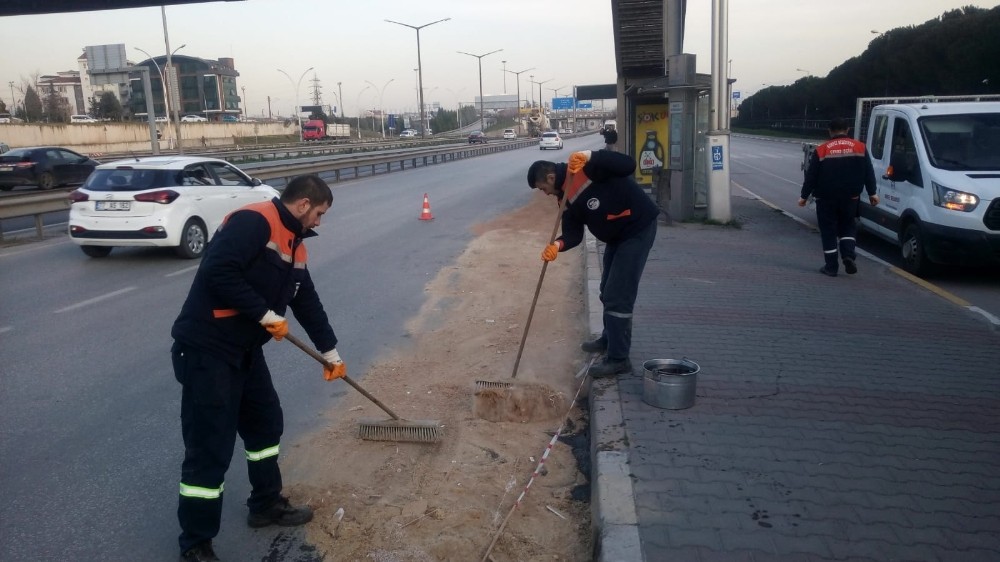 Körfez’de akaryakıt dökülen yola anında müdahale 
