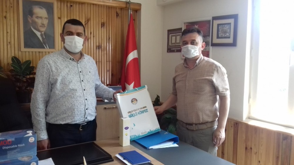 Körfez’de muhtarlara maske dağıtıldı 