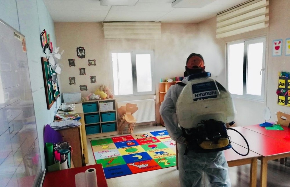 Körfez’de okullar ve yaşam alanları ilaçlandı 