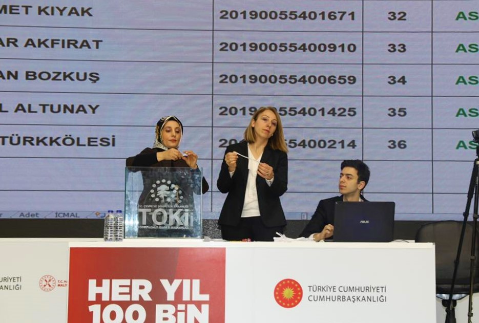 Körfez’de TOKİ konutları için kuralar çekildi 
