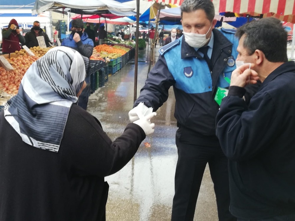 Körfez’de vatandaşlara 5 bin maske dağıtıldı 