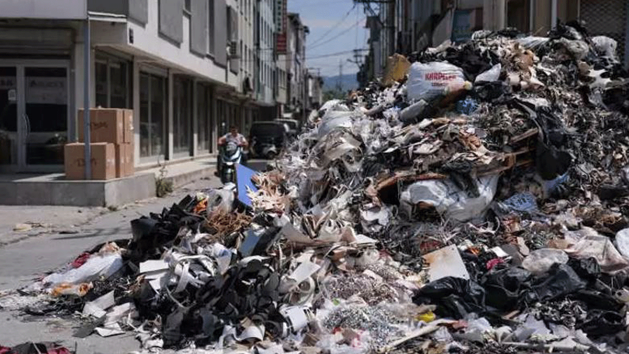 Körfez’inde leş sokaklarında çöp kokar: Sahipsiz İzmir kan ağlıyor!