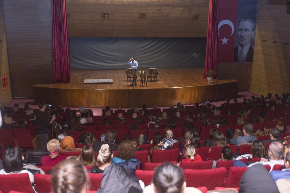 Korhan Özduru ‘Bilinç ötesi’ temalı gösterisi gerçekleştirdi 