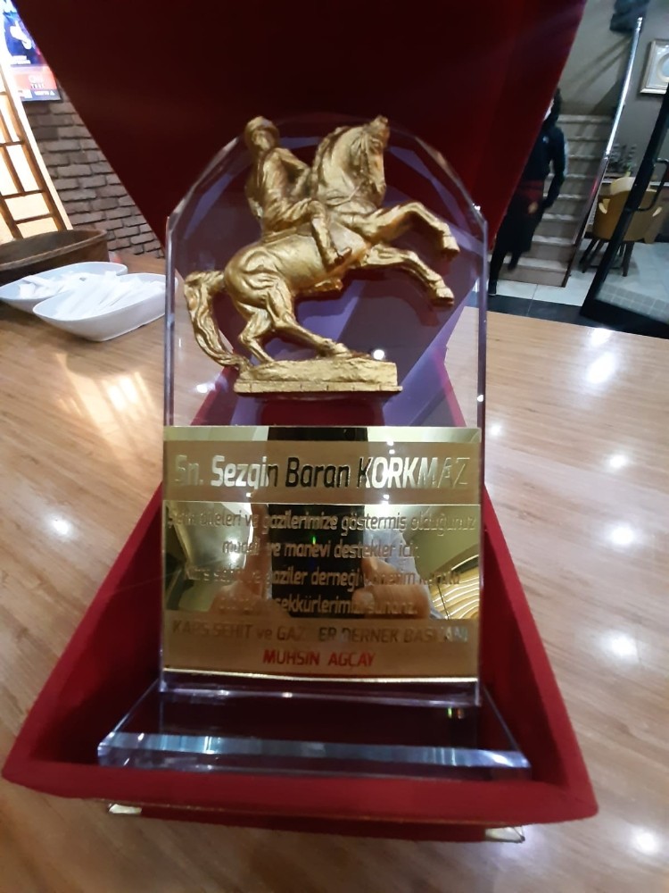Korkmaz’a anlamlı plaket 