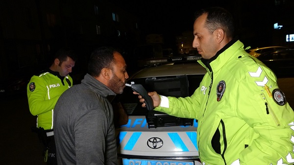 Korktuğunu başına geldi! Cezadan korktu suçu oğlunun üzerine attı