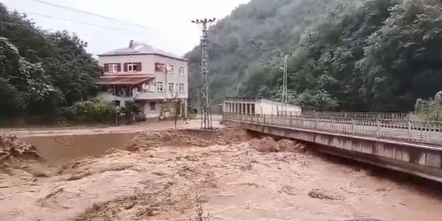 Korku dolu anlar! Dereler taştı yürekler ağza geldi