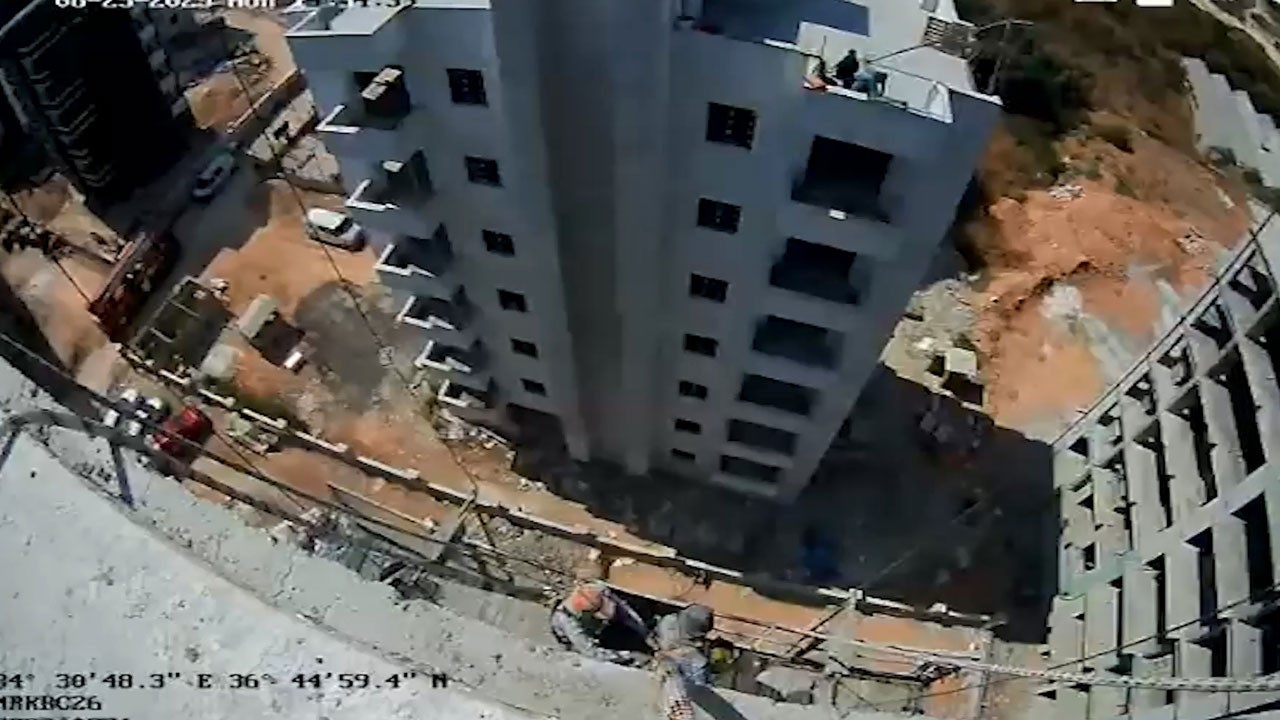 Korku dolu anlar! İnşaatta 8’inci katta mahsur kalan işçiler böyle kurtarıldı
