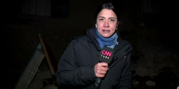 Korku dolu anlar! Kadın muhabir canlı yayında depreme yakalandı